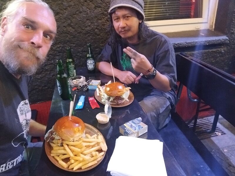 File:Helmi burger berlin.jpg